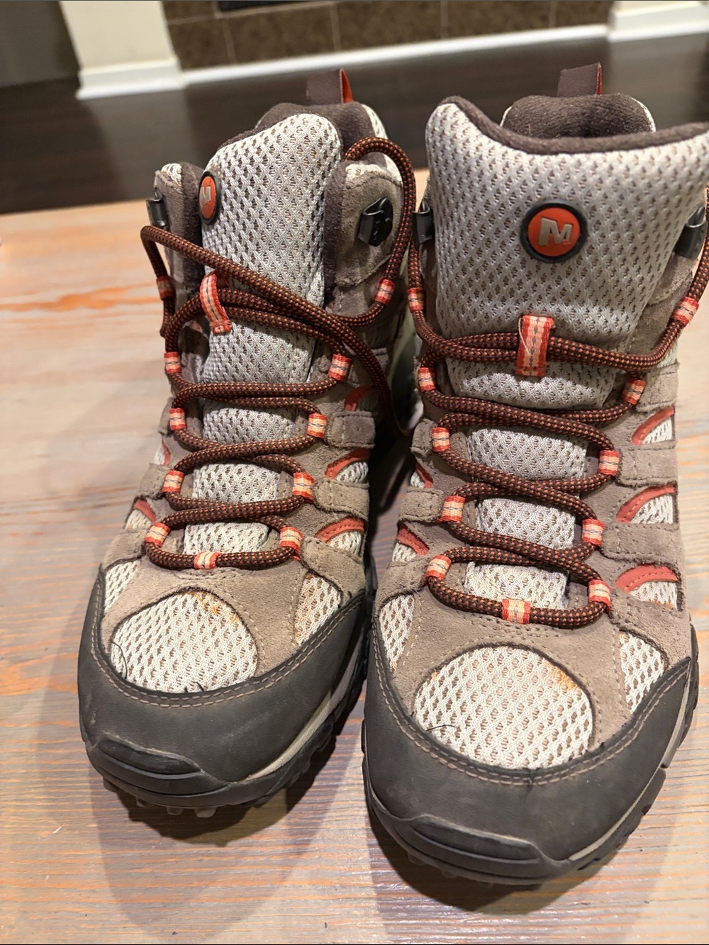 Woman’s Merrell hiking boots in good condition!